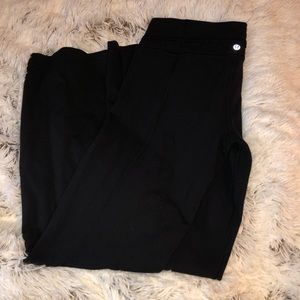 Lululemon size 10 yoga pants